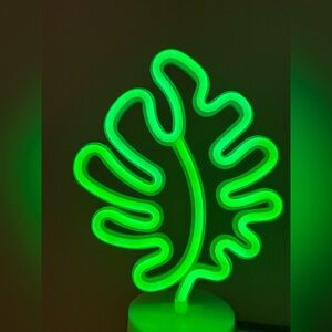 Tropical Leaf Neon Desk Light [Green]